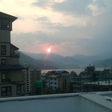 Hotel Hulk Pokhara Exterior foto